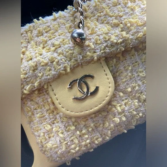💖 Chanel Tweed iPhone 12 holder with flap card holder and chain - Picture 3 of 12